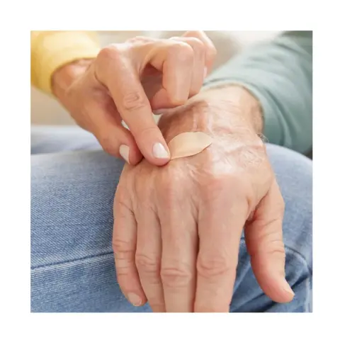 Wolaid Sterilized Spot Bandage 100S thumbnail 3